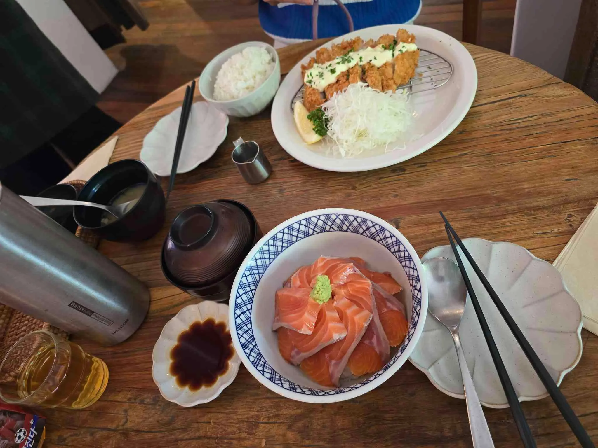 호호식당, 사케동 한 상