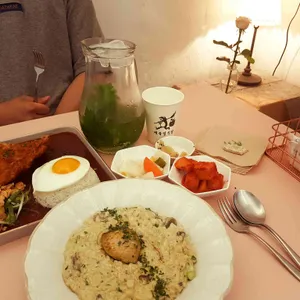 캐쥬얼식당 사진