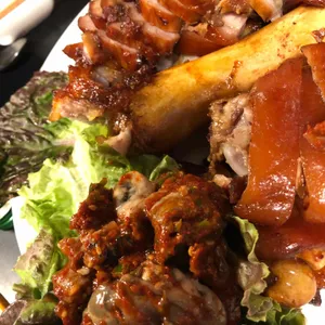 장충동한방족발 노랑앞치마 사진