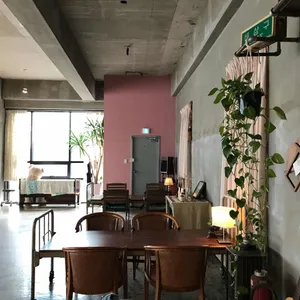 Neighbourhood 리뷰 사진
