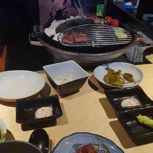 아인 사진