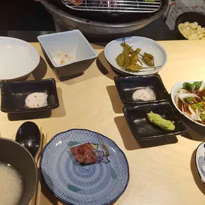 아인 사진