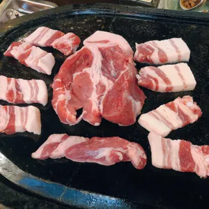 돼지창고 사진