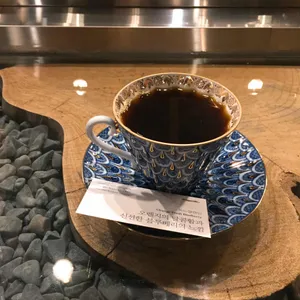 류커피 로스터스 사진