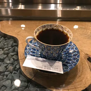 류커피 로스터스 사진