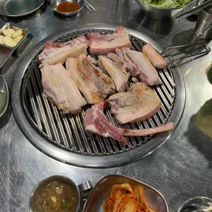 흑돈퍼주는집 사진