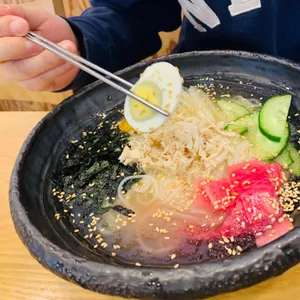 멸치국시와돈까스 사진