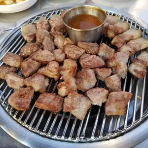 꽃돼지연탄구이 사진