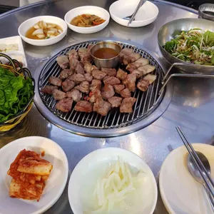 꽃돼지연탄구이 사진