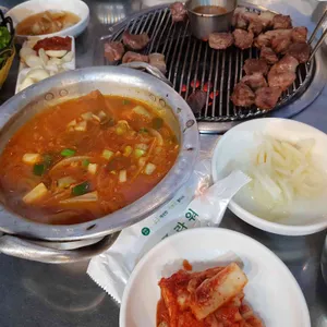 꽃돼지연탄구이 사진