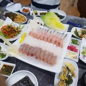 아지트 사진