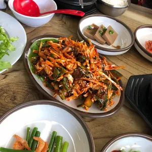 황토우렁이쌈밥 사진