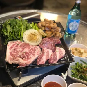 꾸이꾸이멱살 사진