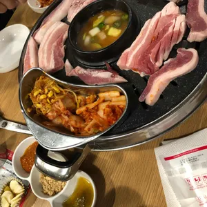강남 돼지상회 무한리필 사진