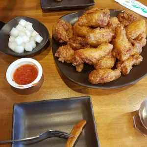 교촌치킨 사진