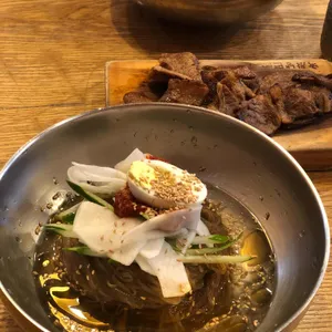 육쌈냉면 사진