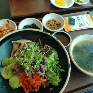 보통식탁 사진