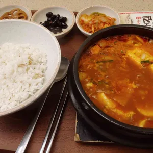 보통식탁 사진