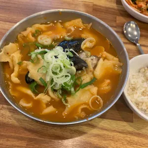 얼큰수제비해물칼국수 사진