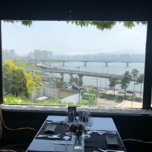 아이오유 리뷰 사진
