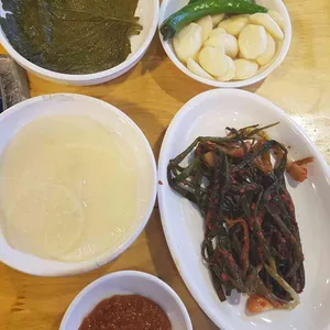 싹쓰리 솥뚜껑 김치삼겹살 사진