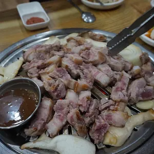 다래와흑돈 사진