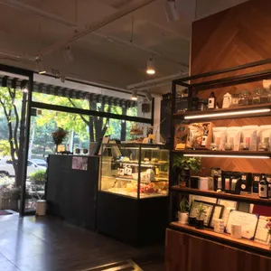 알루마레 커피 로스터스 리뷰 사진