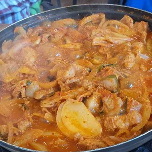 보물촌꺼먹돼지두루치기 사진