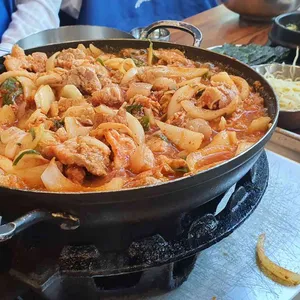 보물촌꺼먹돼지두루치기 사진