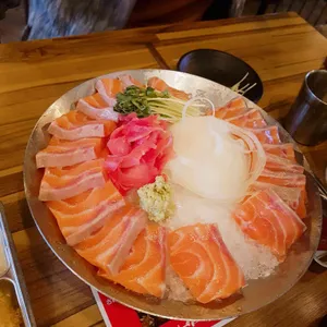 김천재의육회반한연어 리뷰 사진