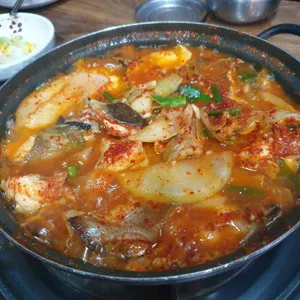 속초항뱃머리 사진