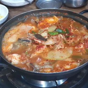 속초항뱃머리 사진