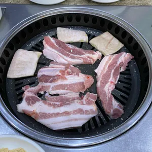 지리산 왕재봉 흑돼지 사진