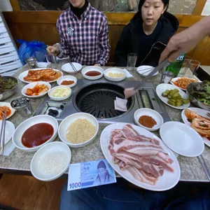 지리산 왕재봉 흑돼지 사진