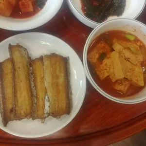 둥근상 시골집 사진