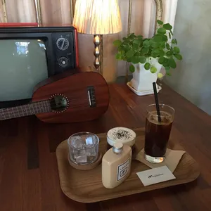 Neighbourhood 리뷰 사진