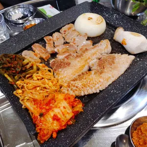 미녀삼겹살 사진