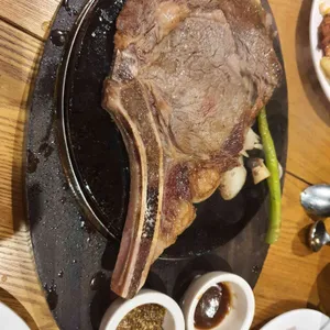 애슐리 퀸즈 사진
