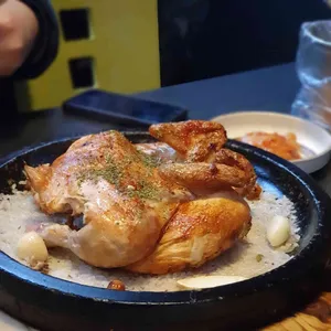 꾼들이 꾸운누룽지통닭 사진
