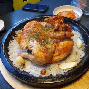 꾼들이 꾸운누룽지통닭 사진
