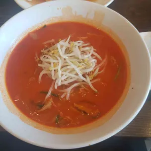 칭웨이 사진