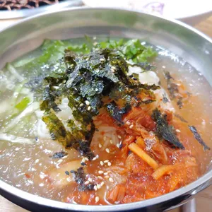 엄지흑돼지 사진