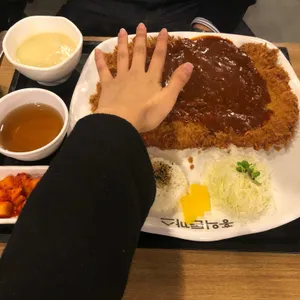 홍익돈까스 사진