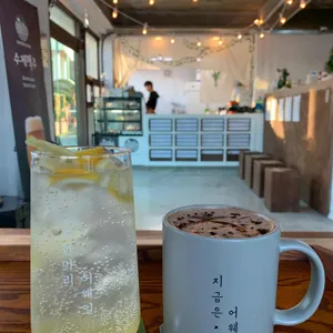 어웨일 카페펍 사진