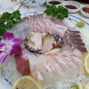신성일식 사진