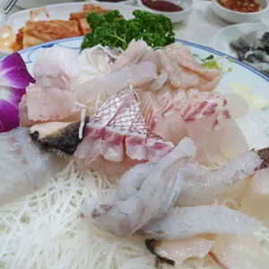 신성일식 사진