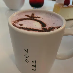 어웨일 카페펍 사진