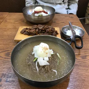 육쌈냉면 사진