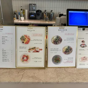 어거스트원 리뷰 사진