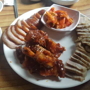 우현족발 사진